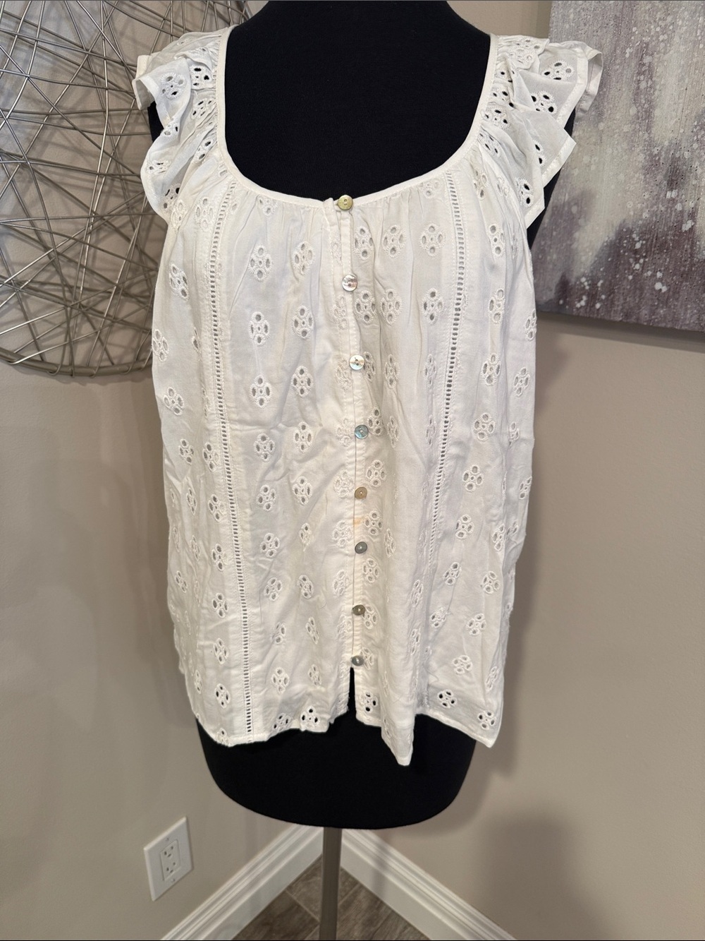Women’s White Eyelet Button-Front Ruffle Sleeve Top